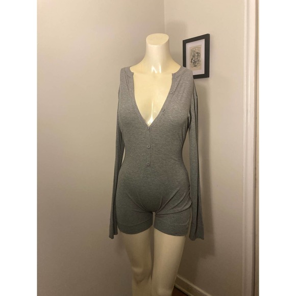 2 Sizes Skims Soft Lounge Button Up Henley Onesie Romper in Heather Gray NWT - Picture 4 of 11